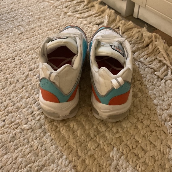 Like new Nike air max sneakers - Picture 2 of 5